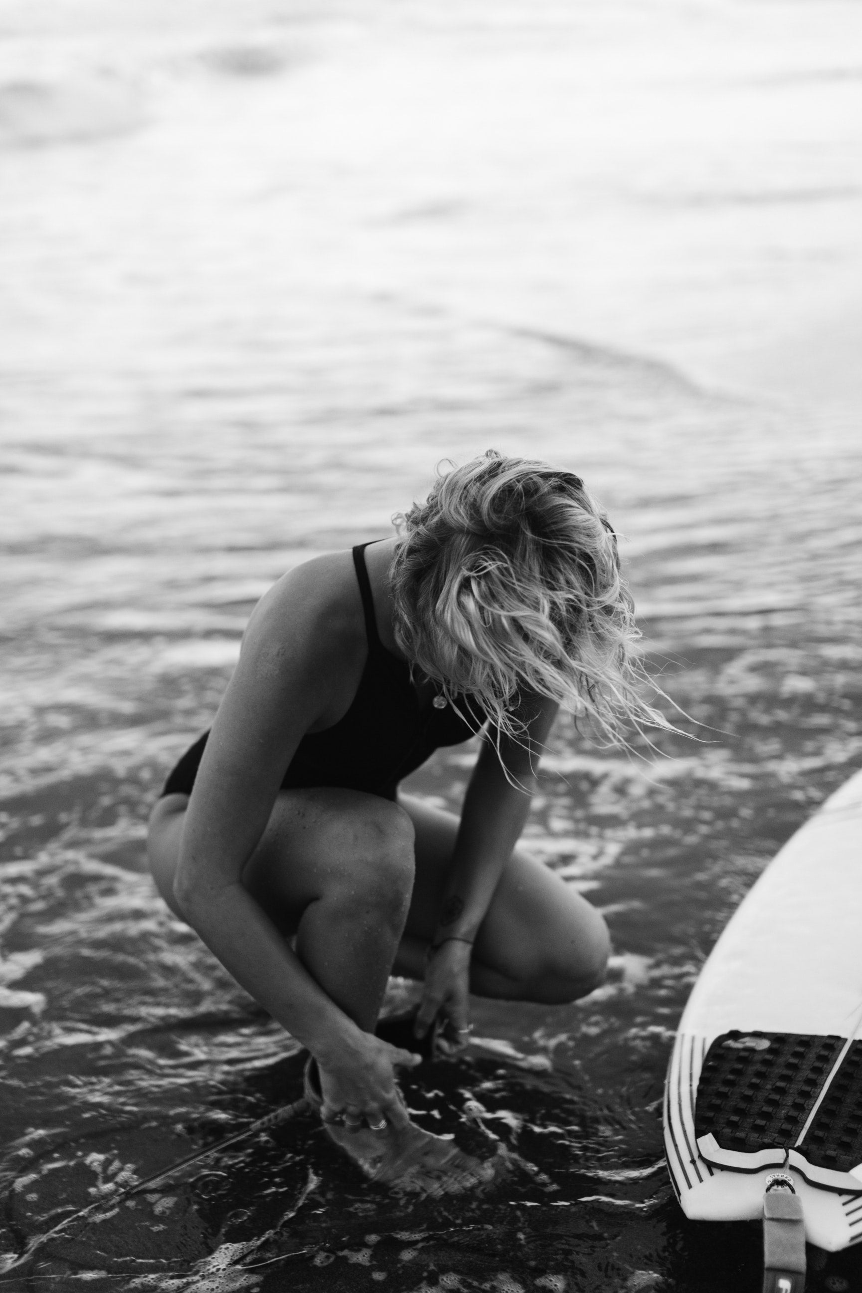 How to pop up on a surfboard